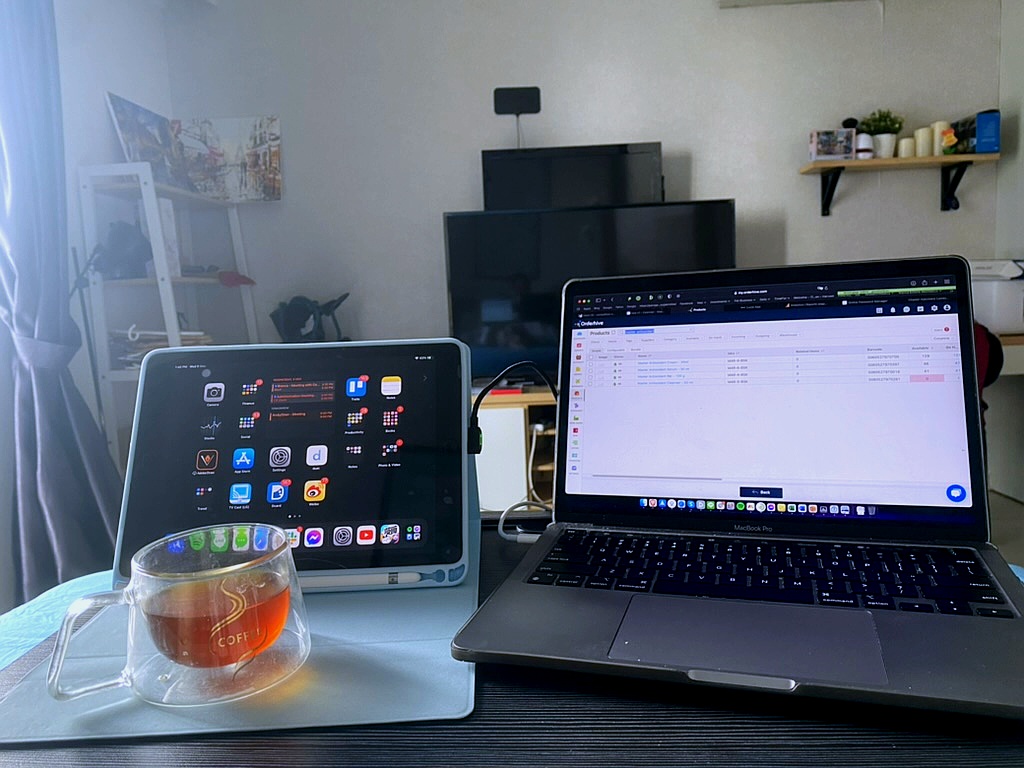 how to become a virtual assistant - laptop and coffee remote work setup